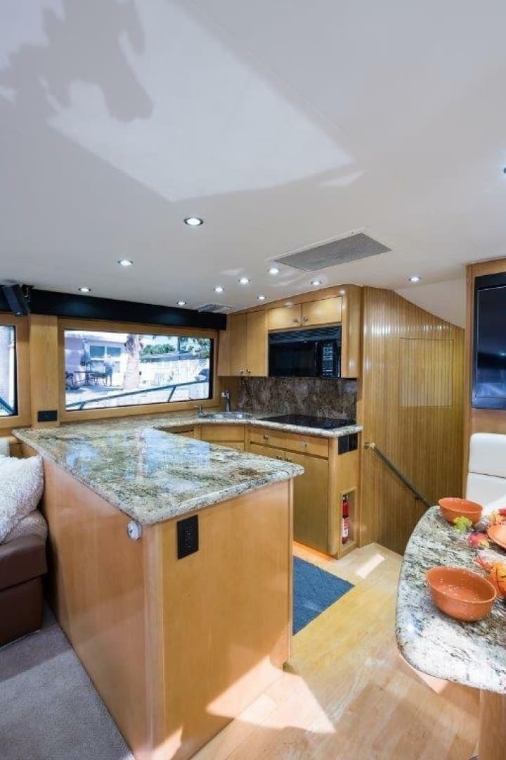 2000 Hatteras 60 Convertible - Image 31