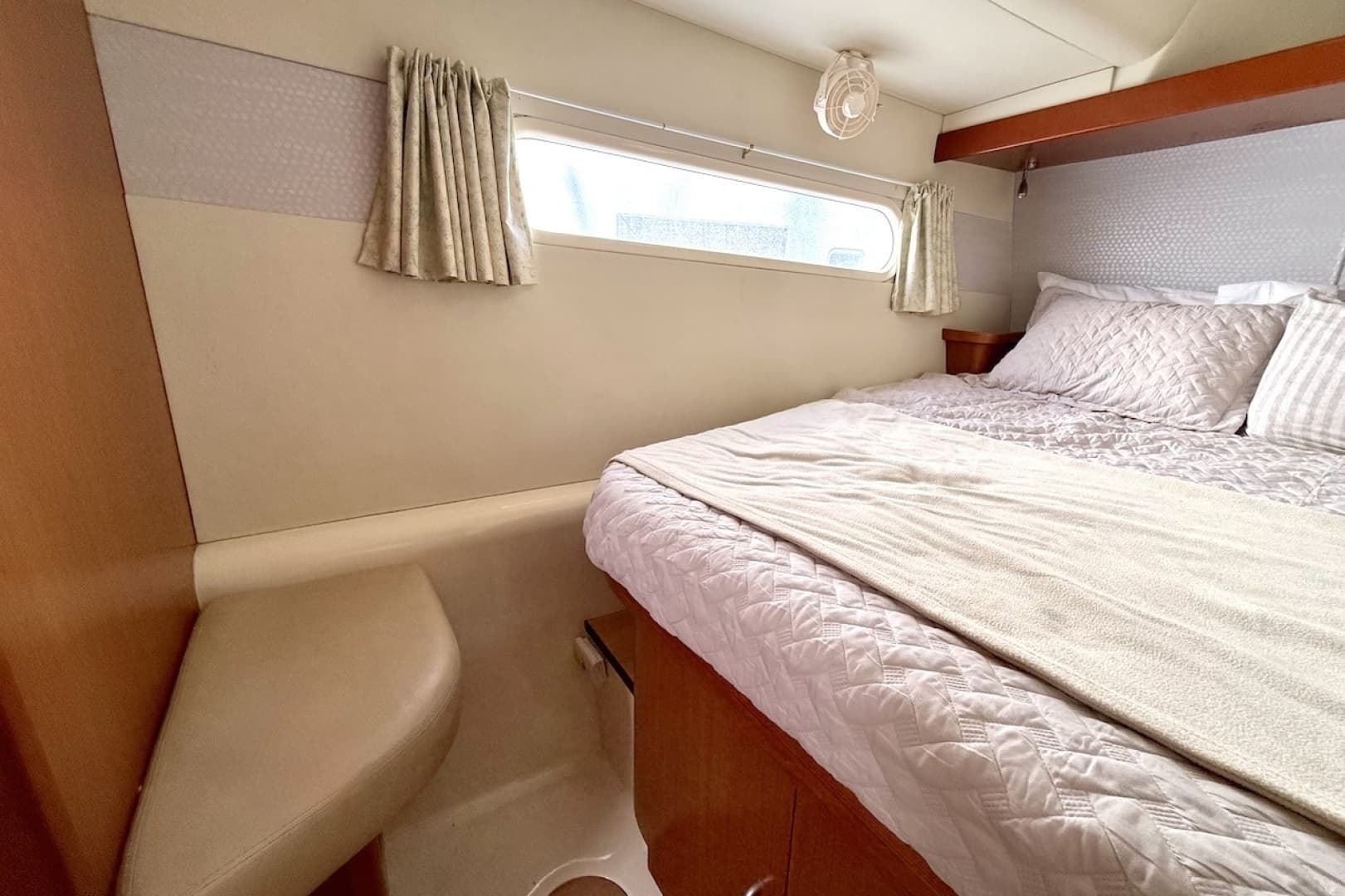 2010 Leopard 46 - Image 72