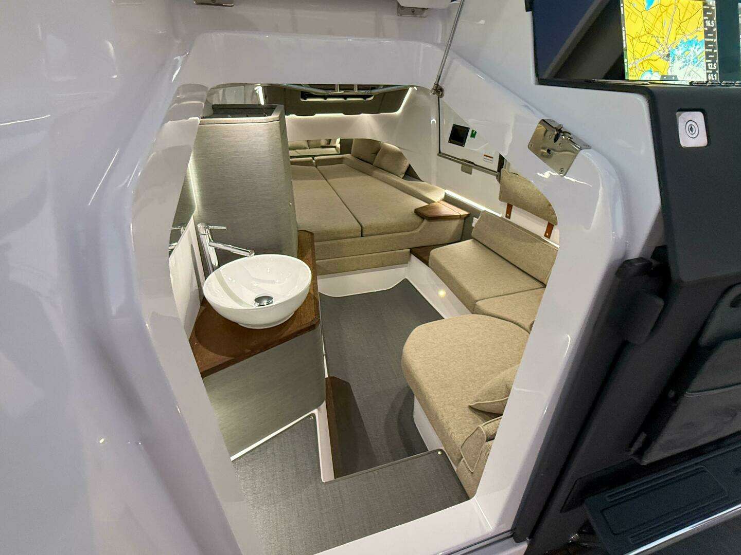 2022 Axopar 37 XC Cross Cabin - Image 39