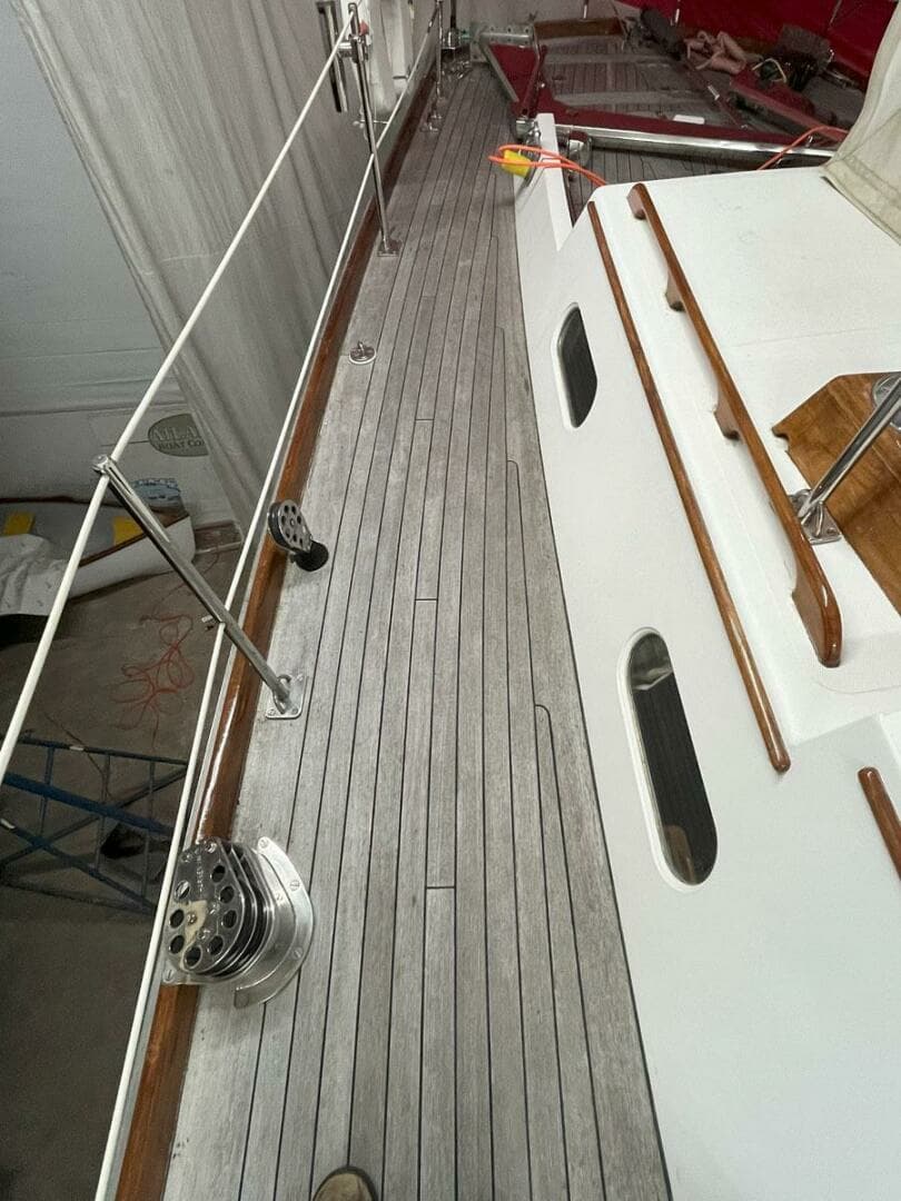 2001 Hinckley Sou'wester 59 CC Sloop - Image 12