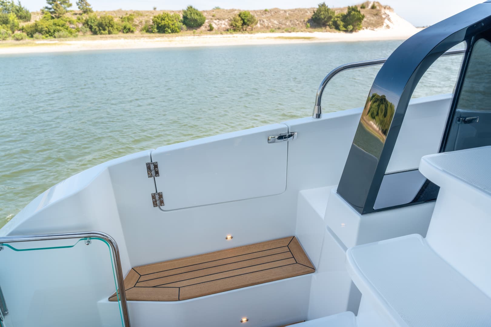 2026 Cruisers Yachts 50 FLY - Image 32