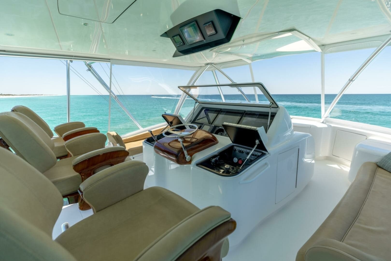 2015 Viking 62 Convertible - Image 5