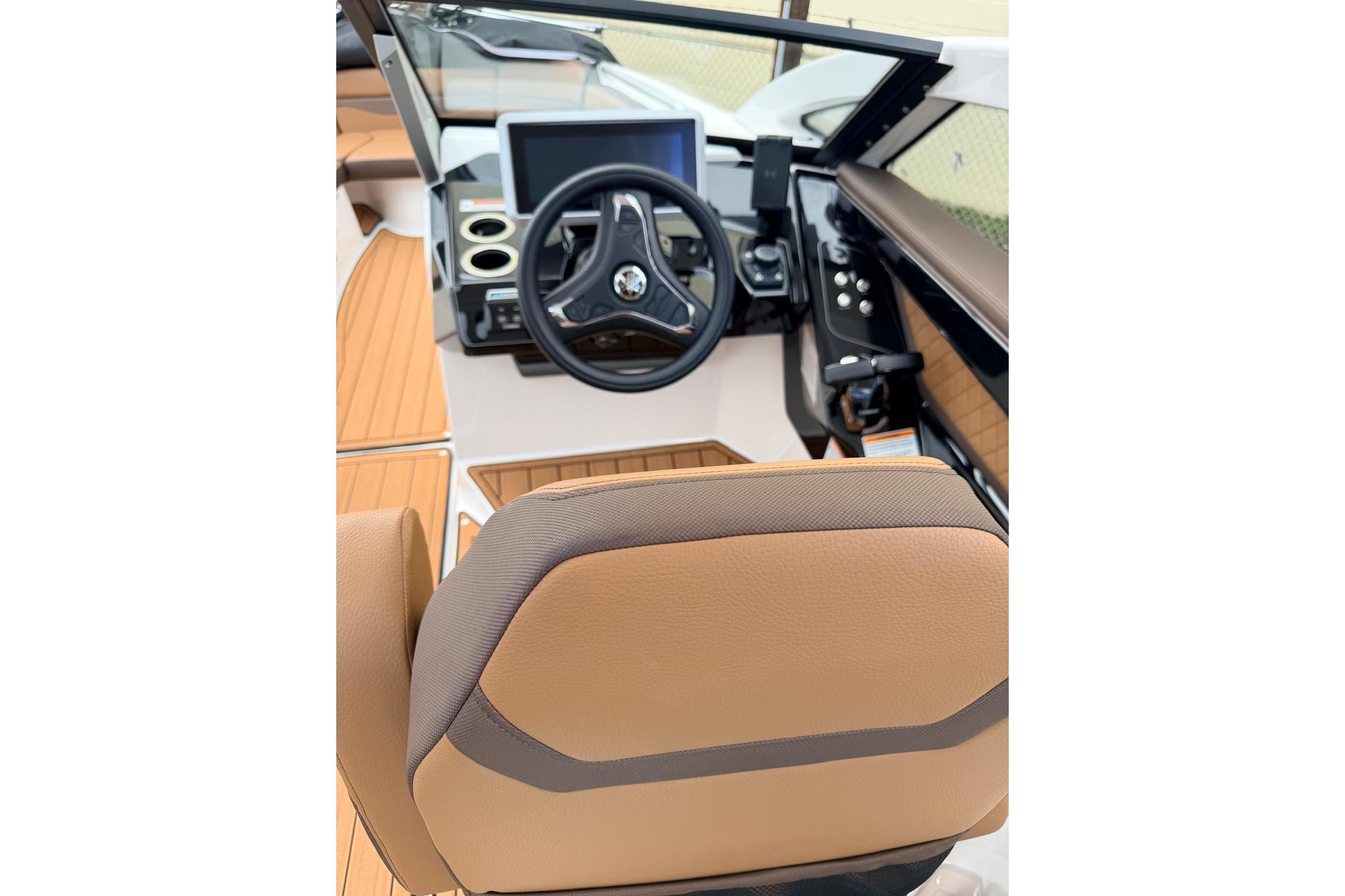 2024 Yamaha Boats 275SD helm with steering wheel and modern dashboard.
