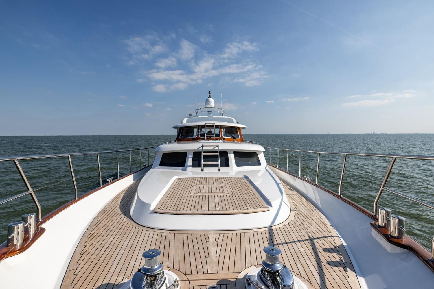 Luxurious 2009 Mulder 70 yacht on open sea, featuring elegant deck and clear skies.