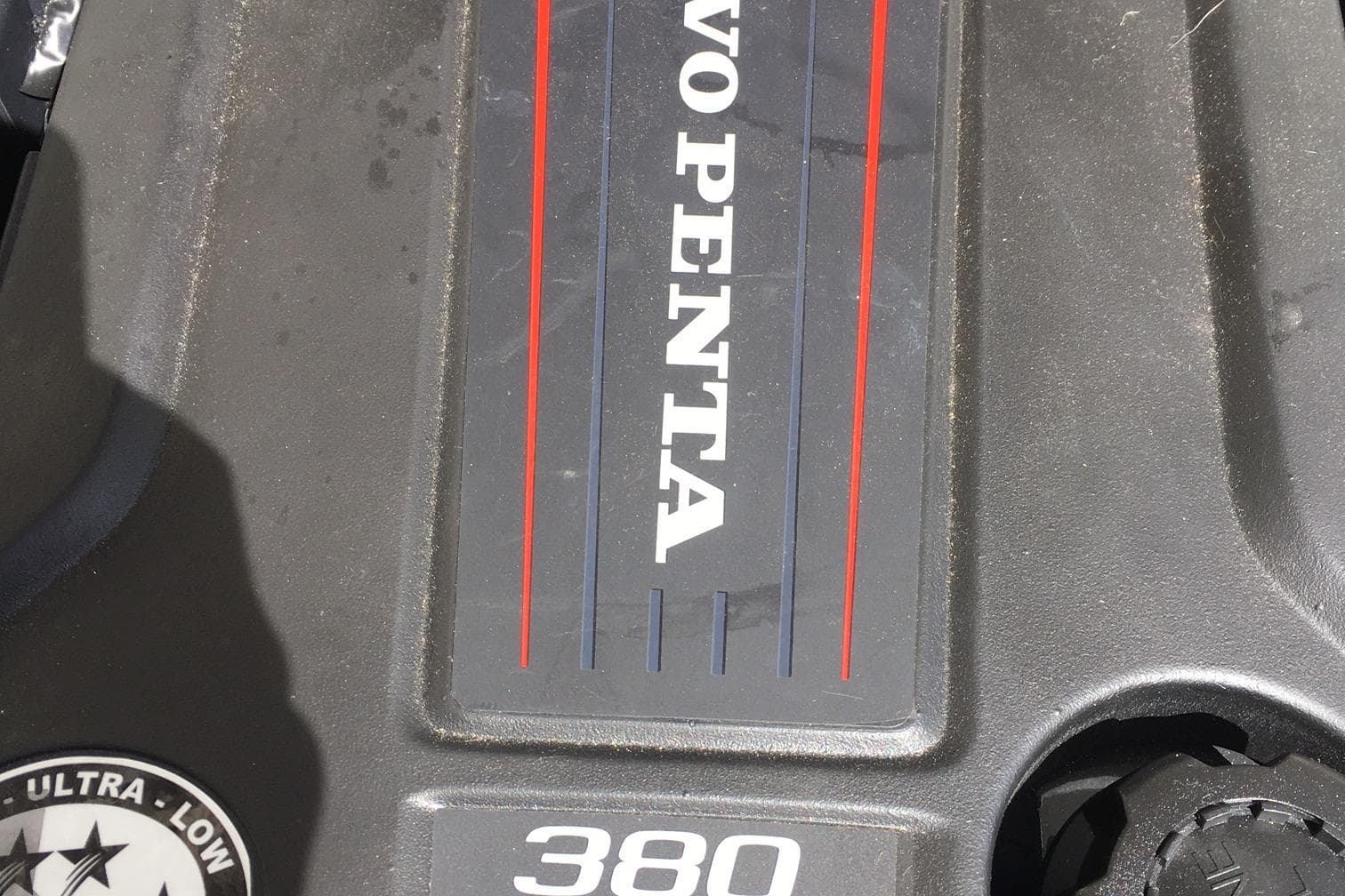 Volvo Penta 380 engine in a 2019 Chris-Craft Launch 27 boat.