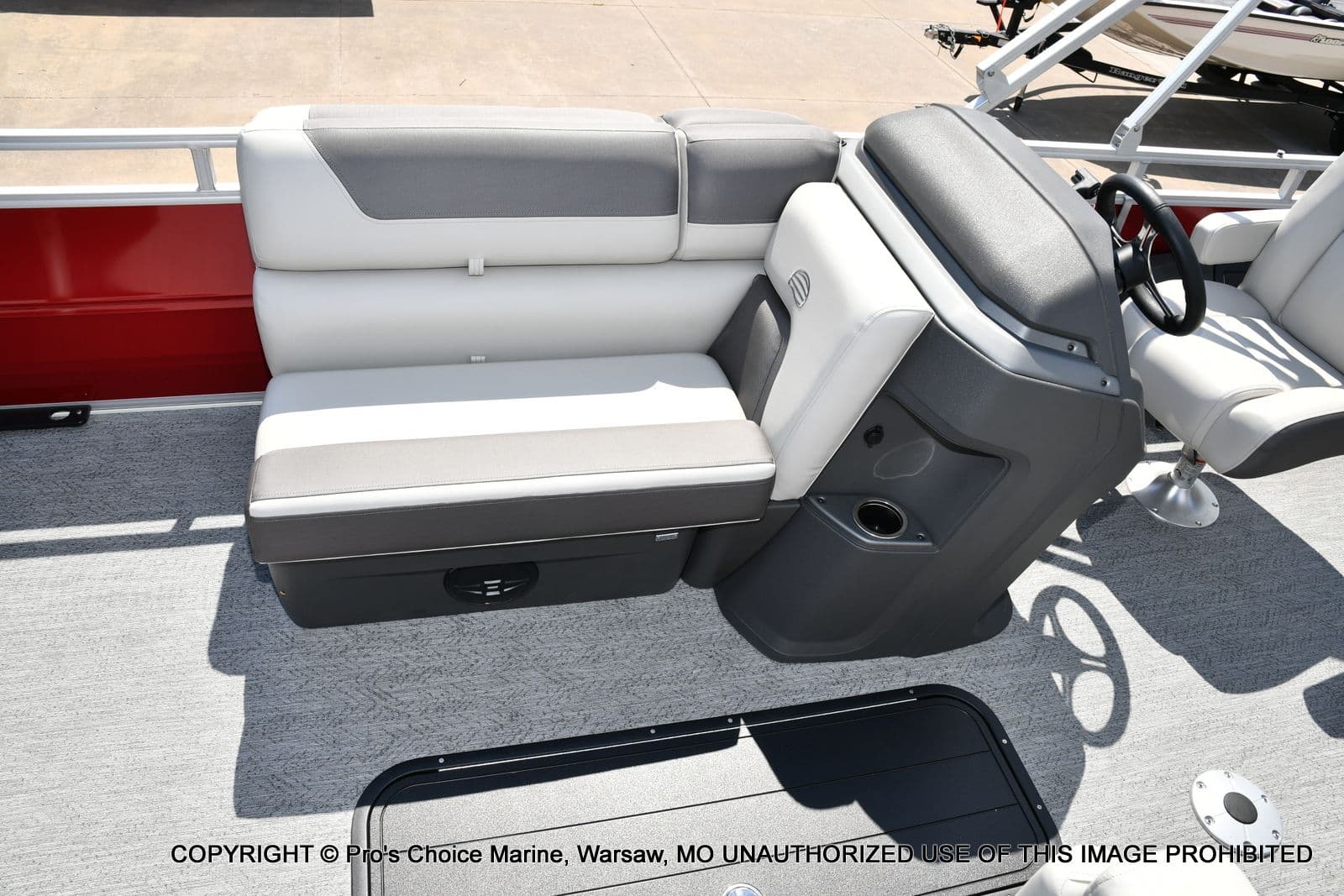 2026 Sun Tracker Fishin' Barge 22 XP3 Tri-Toon w/200HP - 13