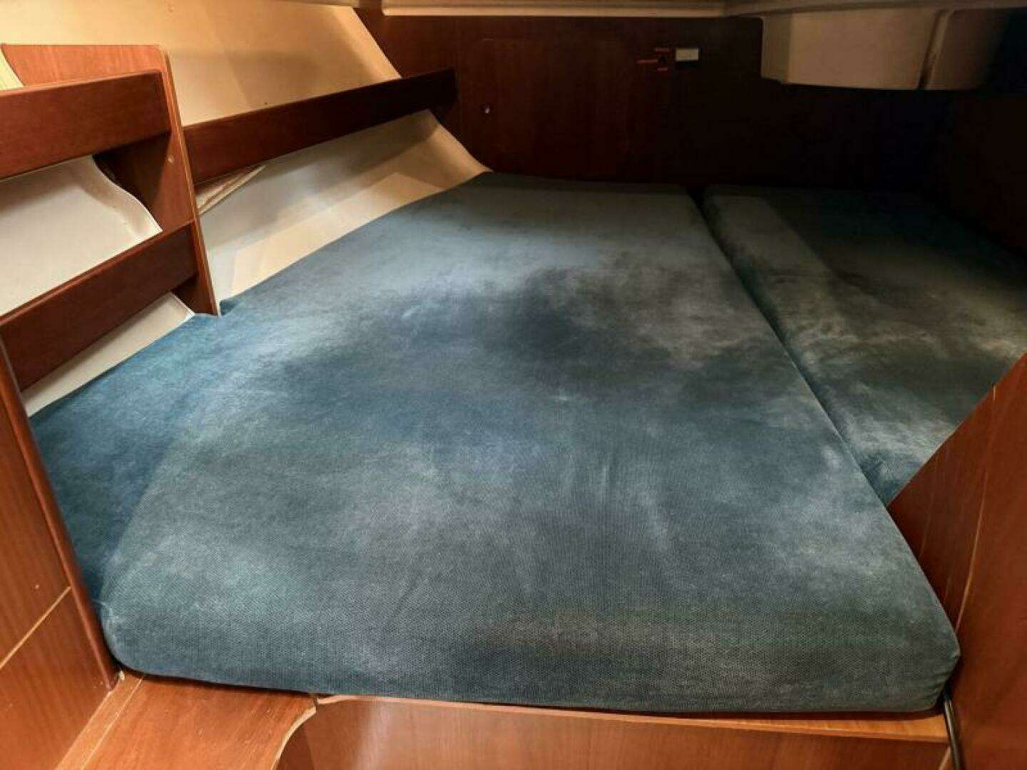 1998 Beneteau OCEANIS 352 - Image 21