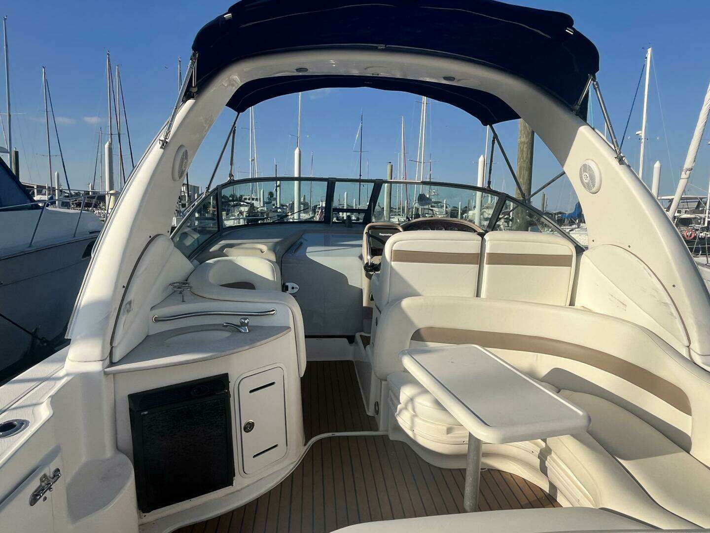 2005 Sea Ray 320 Sundancer - Image 3