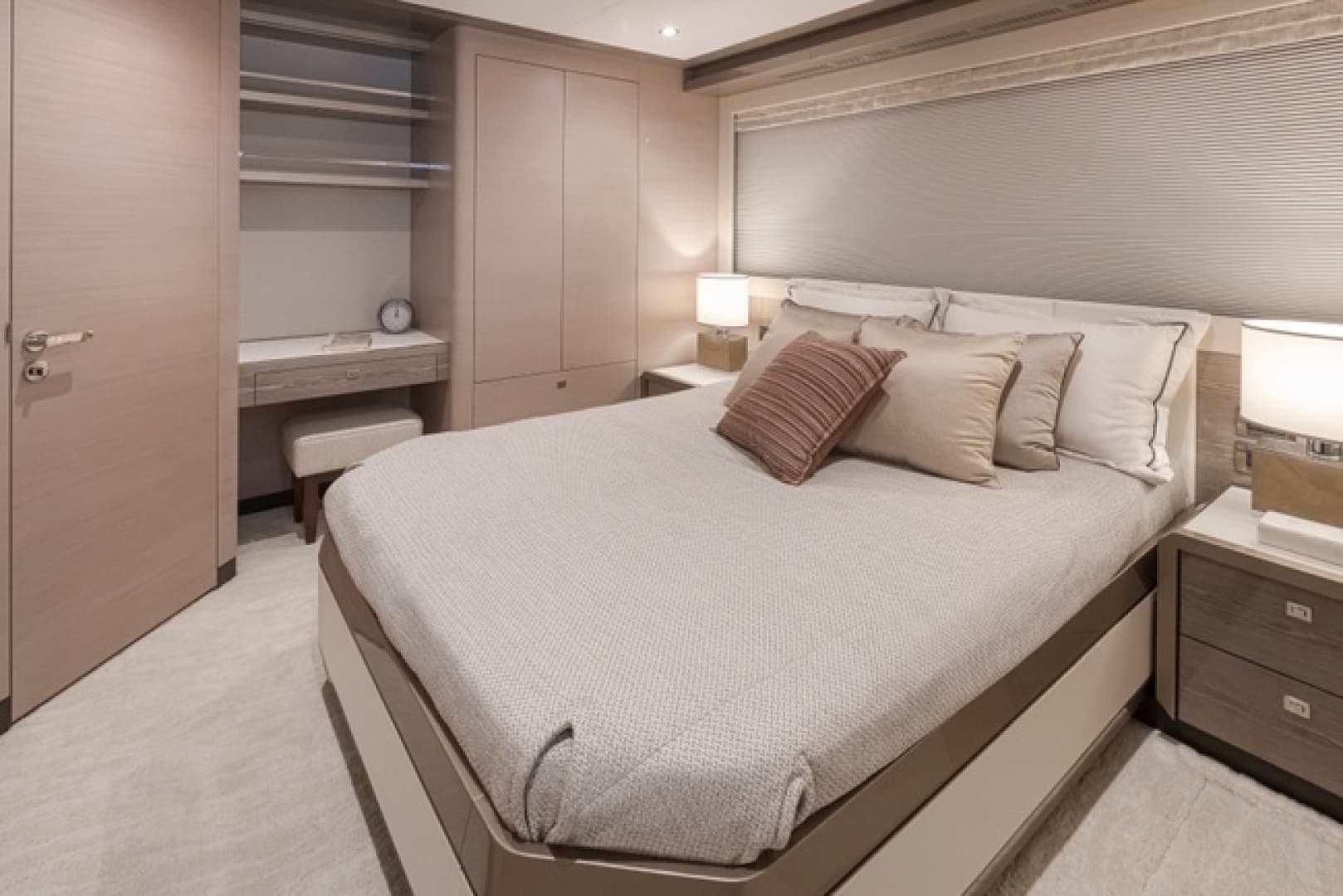 2027 Ocean Alexander 27R - Image 41