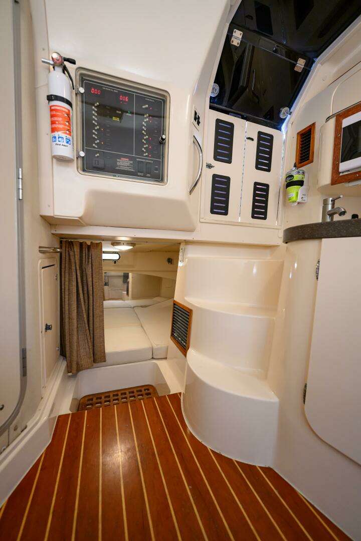 2003 Grady-White 330 Express - Image 23