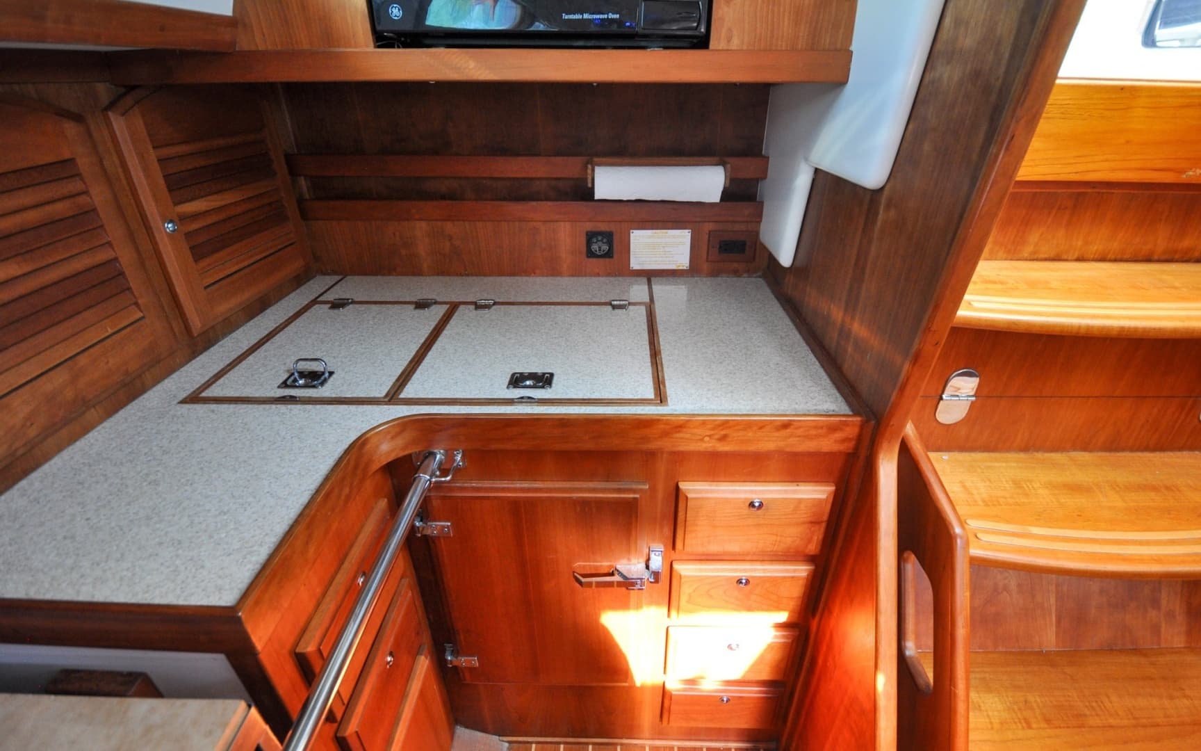 2004 Sabre 426 - Image 46