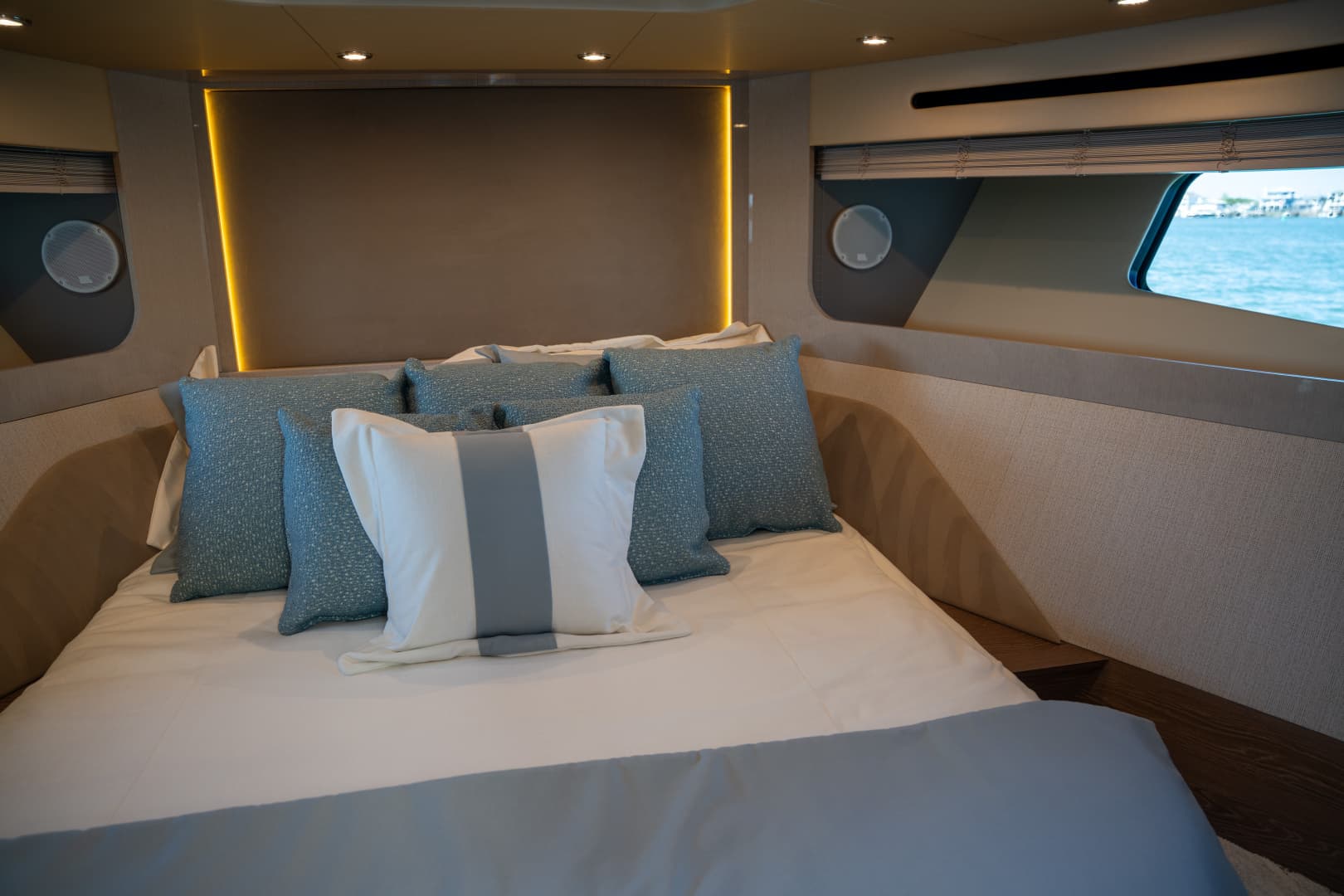 2026 Cruisers Yachts 50 FLY - Image 13