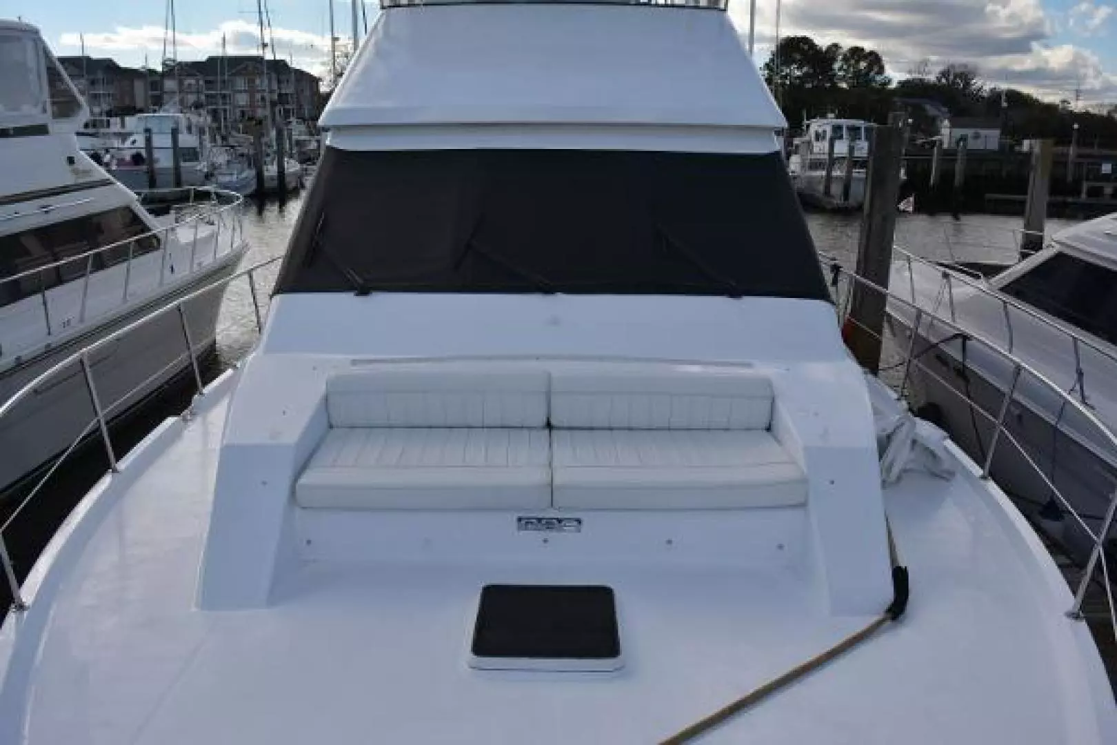 1989 Viking Motor Yacht - Image 15