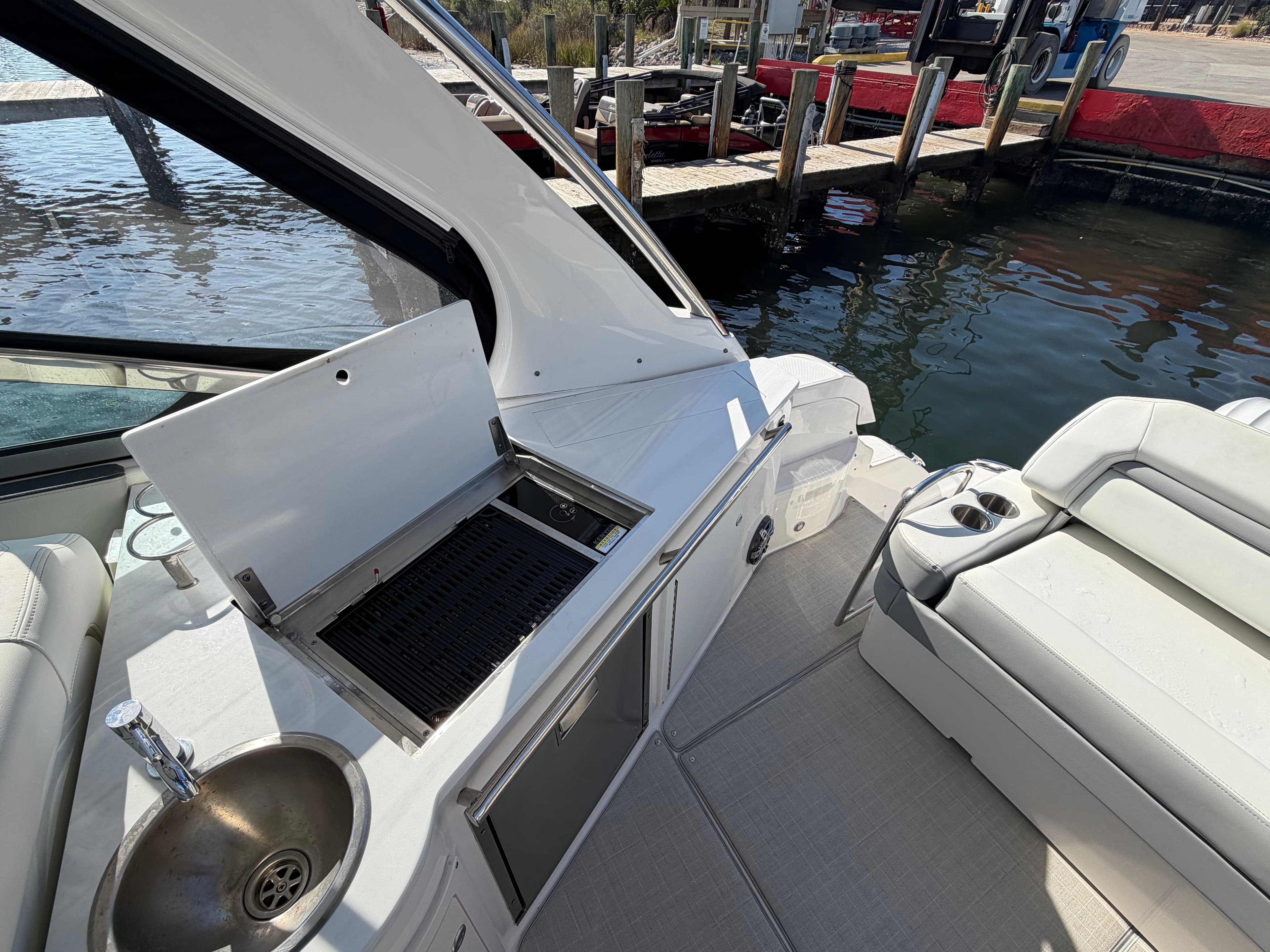 2023 REGAL 33 XO - Image 17