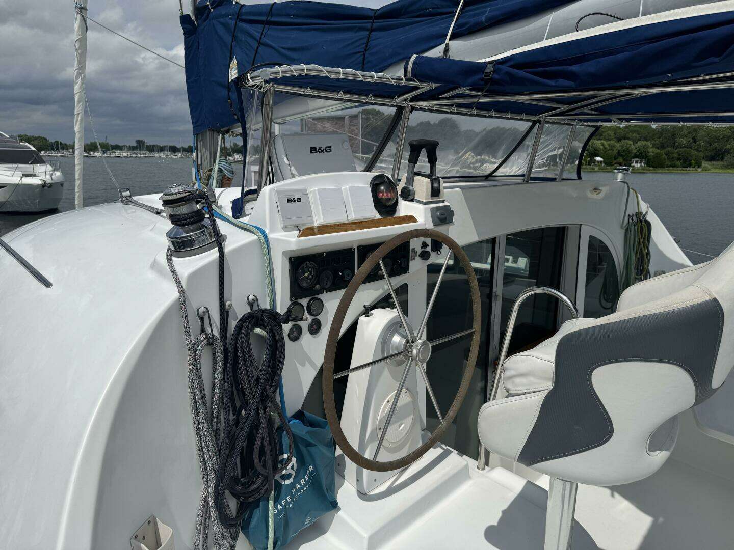 2000 Lagoon 380 - Image 15