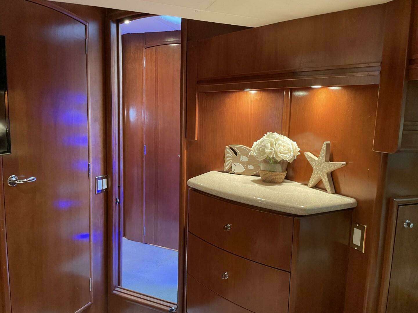 1998 Carver 53 Voyager - Image 74