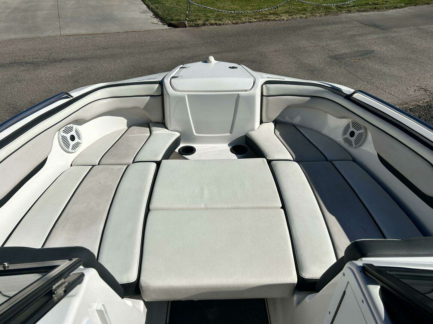 2019 Yamaha Boats AR210 - Image 4