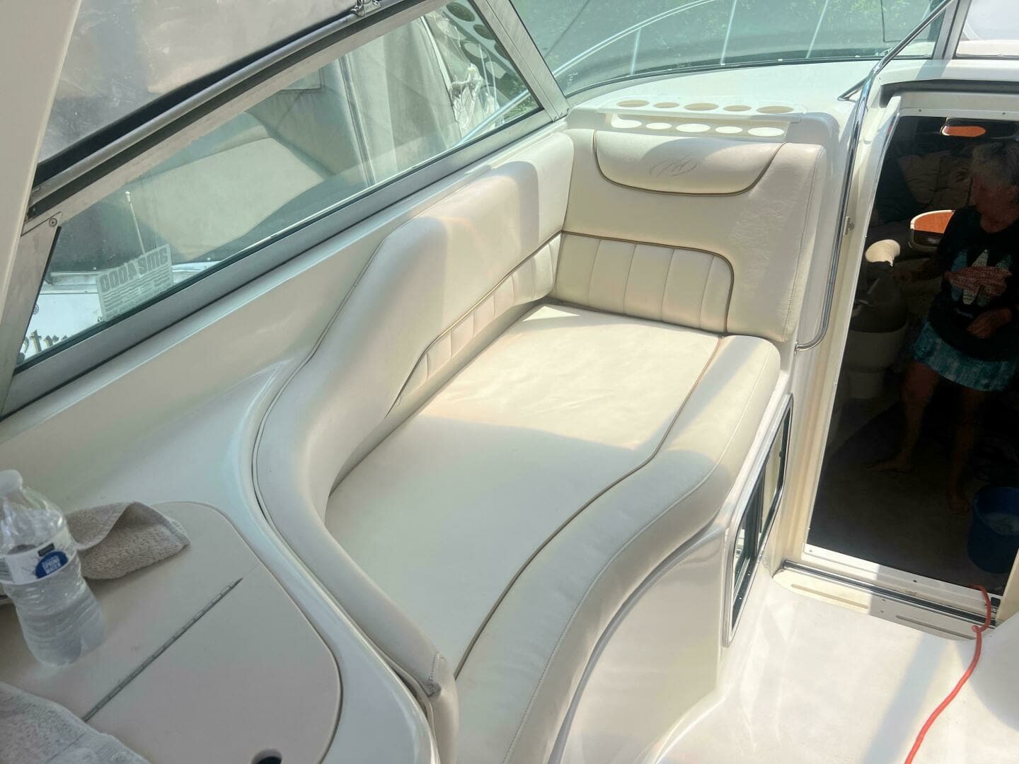 2000 Monterey 302 Cruiser - Image 11