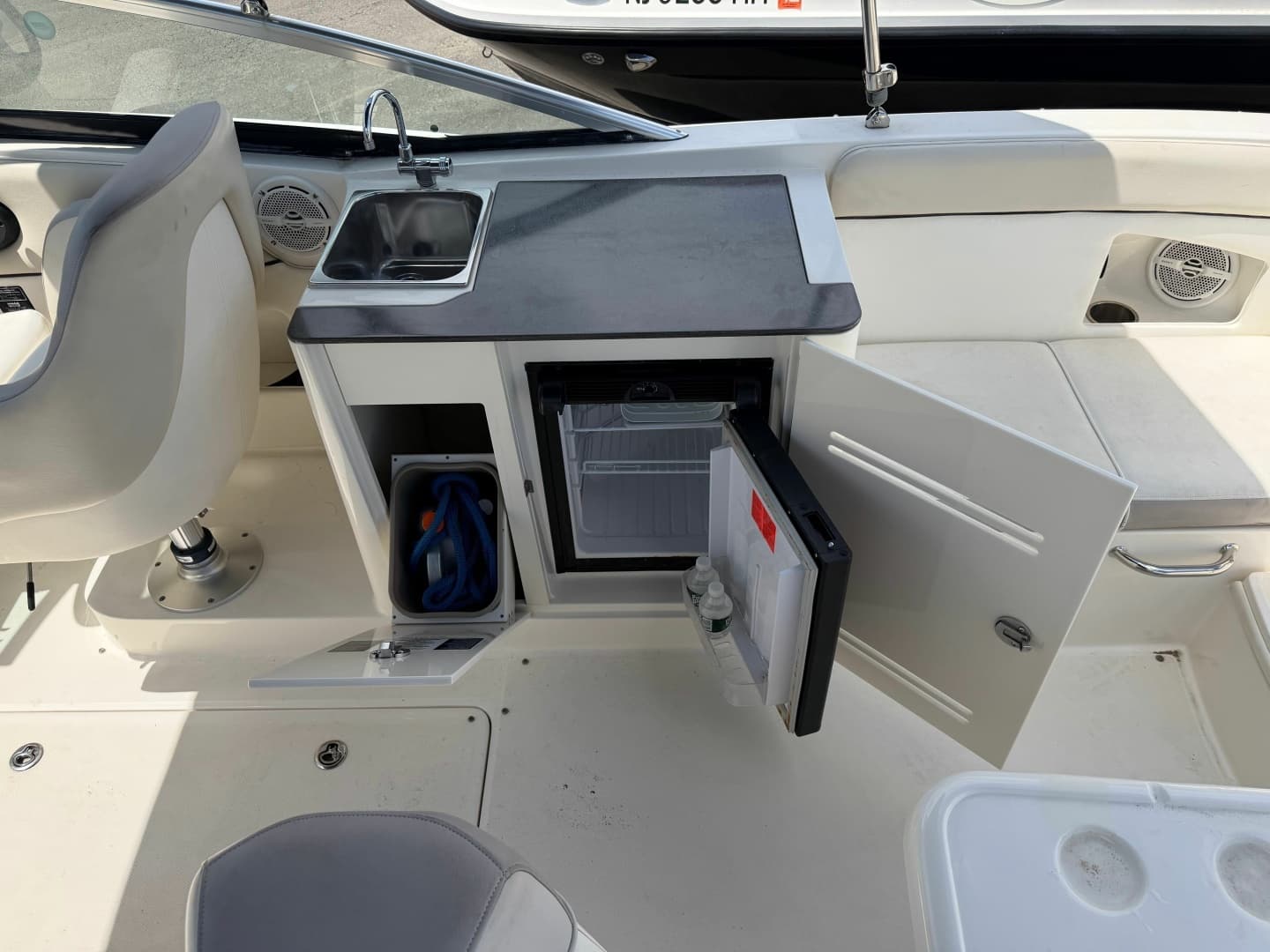 2013 Sea Ray 300 Sundeck - Image 8