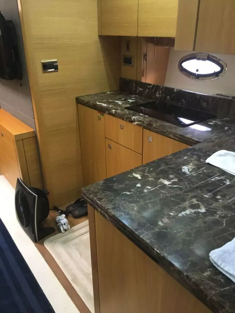 2013 Sunseeker Portofino - Image 18