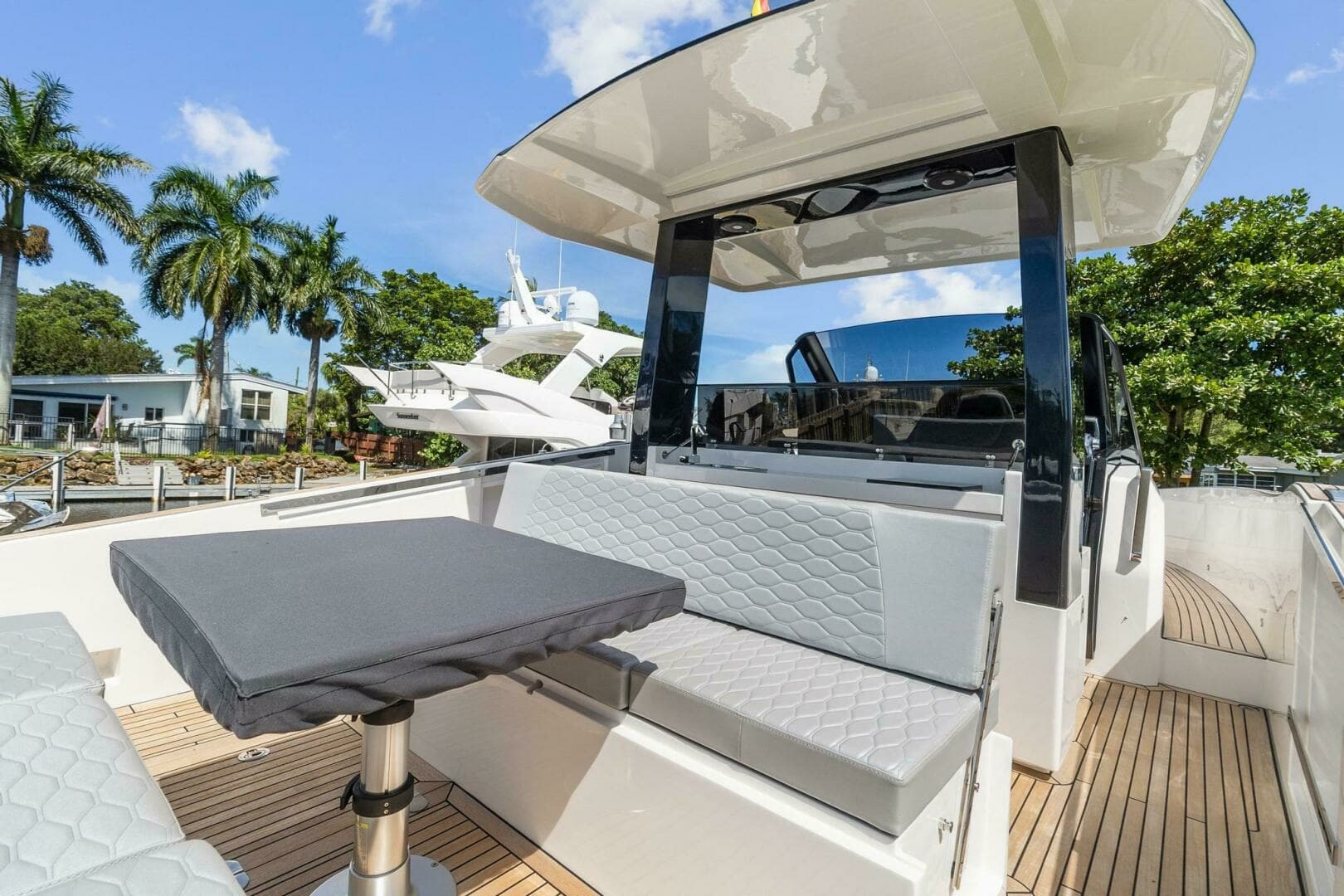 2023 Astondoa 377 Coupe Outboard - Image 18