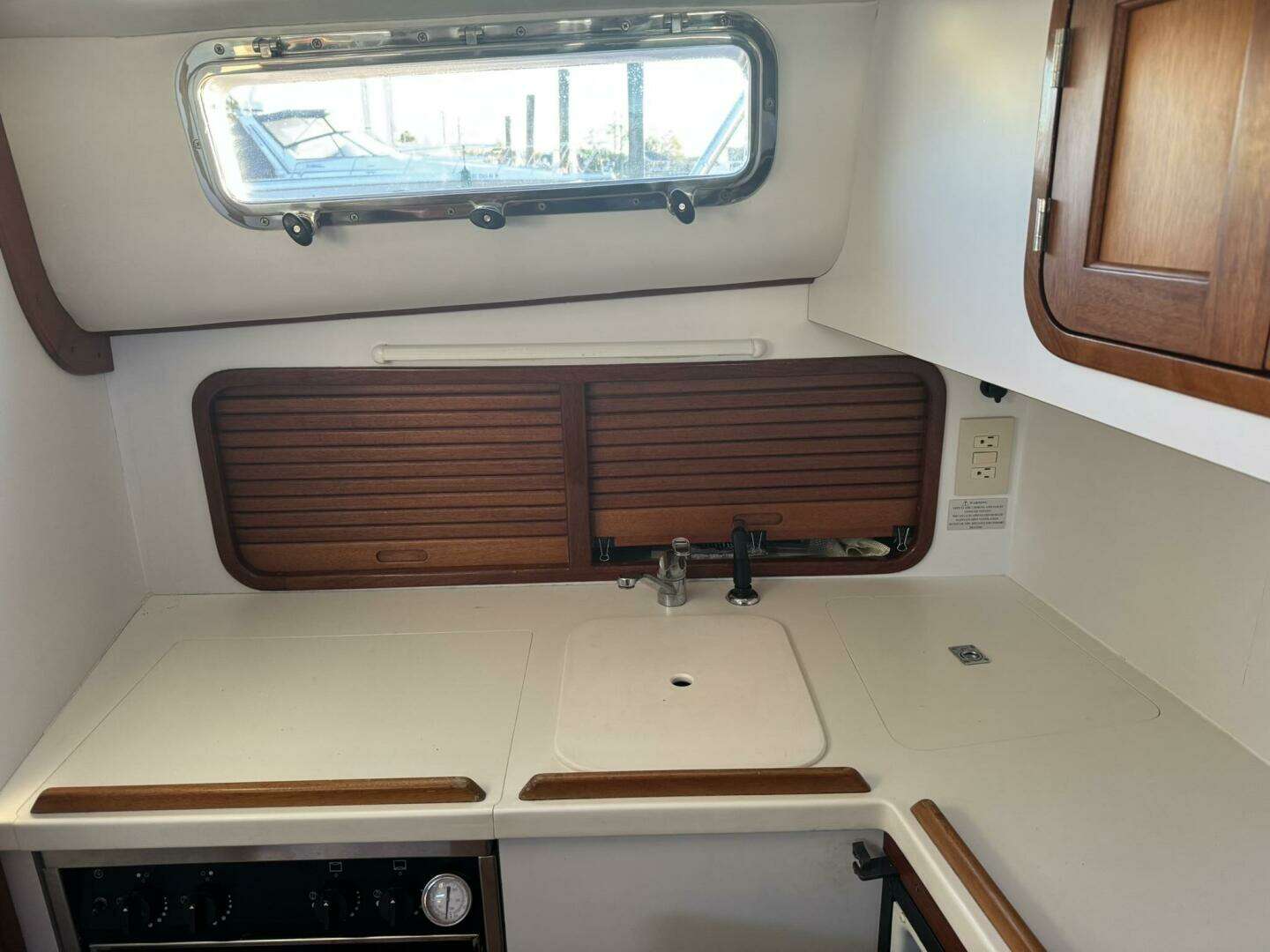 2001 Legacy Yachts Express - Image 27