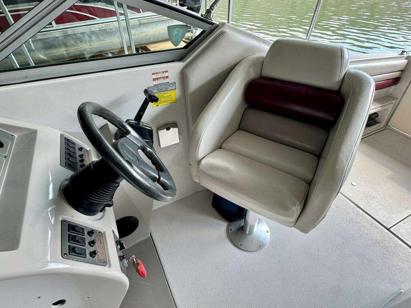 1994 Chaparral Signature 27 Cabin Cruiser - Image 16