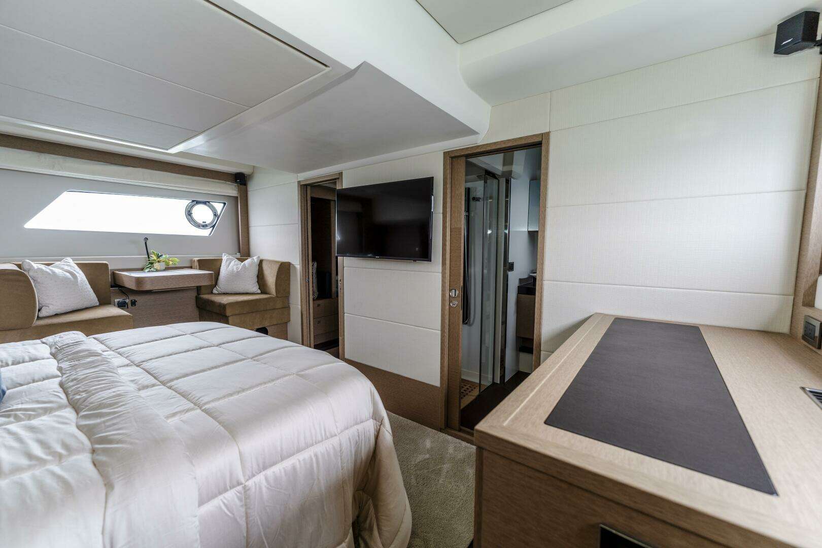 2018 Prestige 560 - Image 42