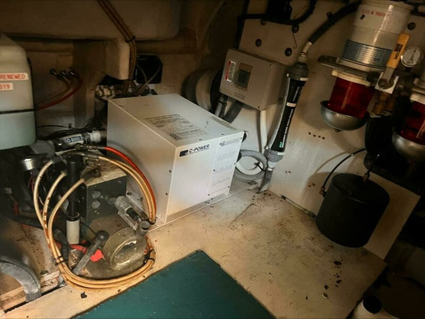 2005 Sea Ray 500 Sundancer - Image 40