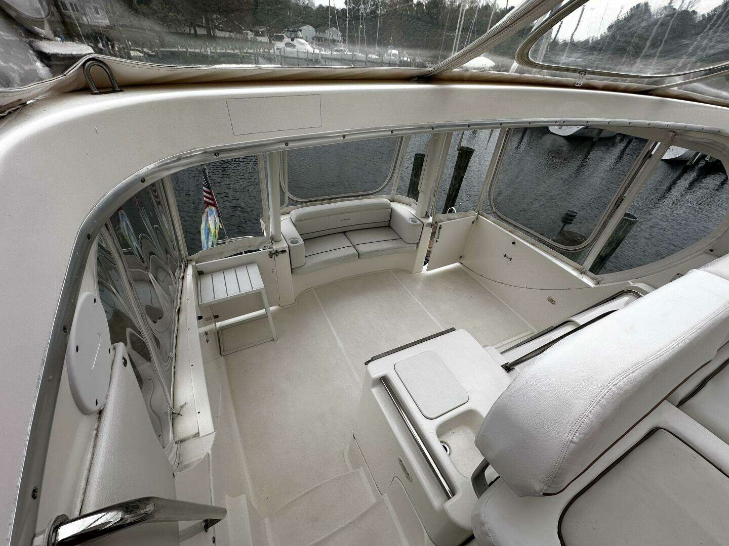 2005 Silverton 35 Motor Yacht - Image 10