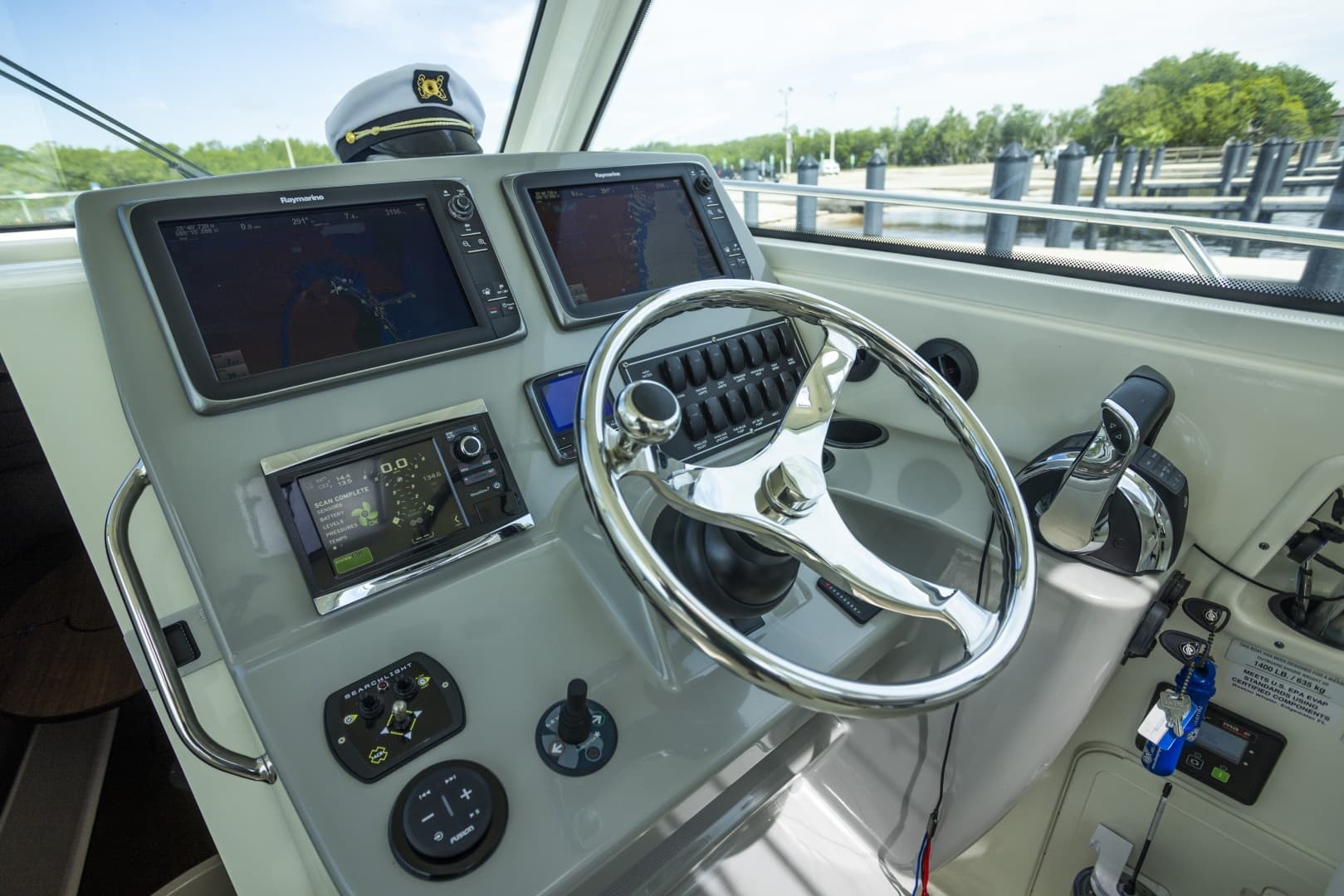 2014 Boston Whaler 315 Conquest - Image 18