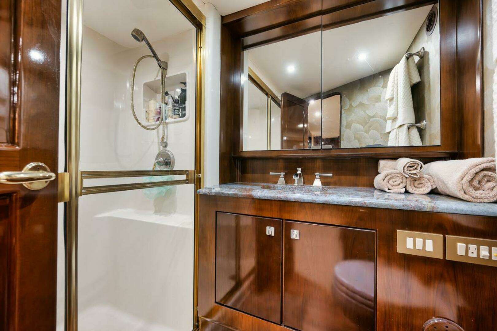 2005 Ocean 73 Super Sport - Image 10