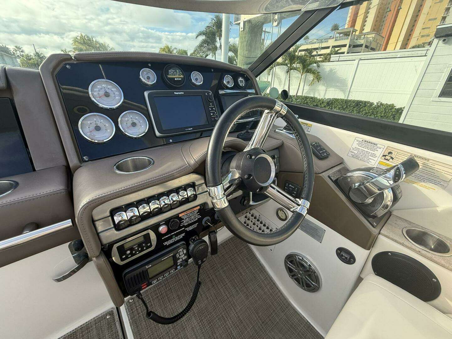 2016 Formula 330 Crossover Bowrider - Image 12