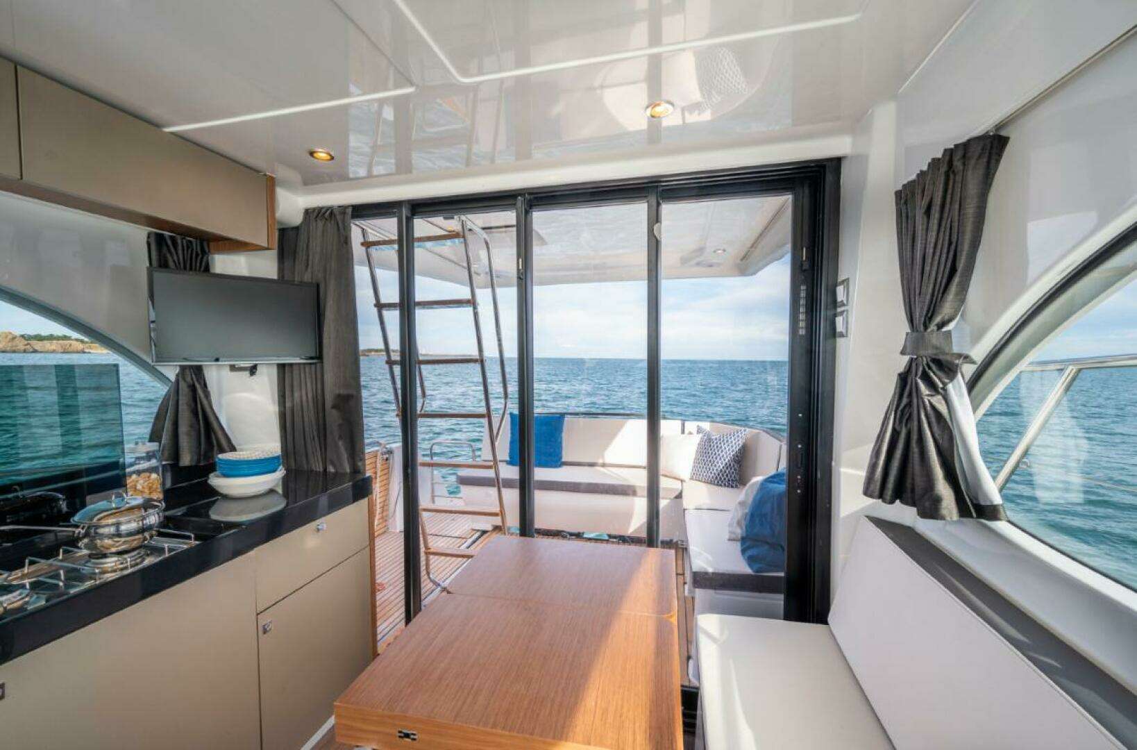 2026 Beneteau Antares 11 - Image 11