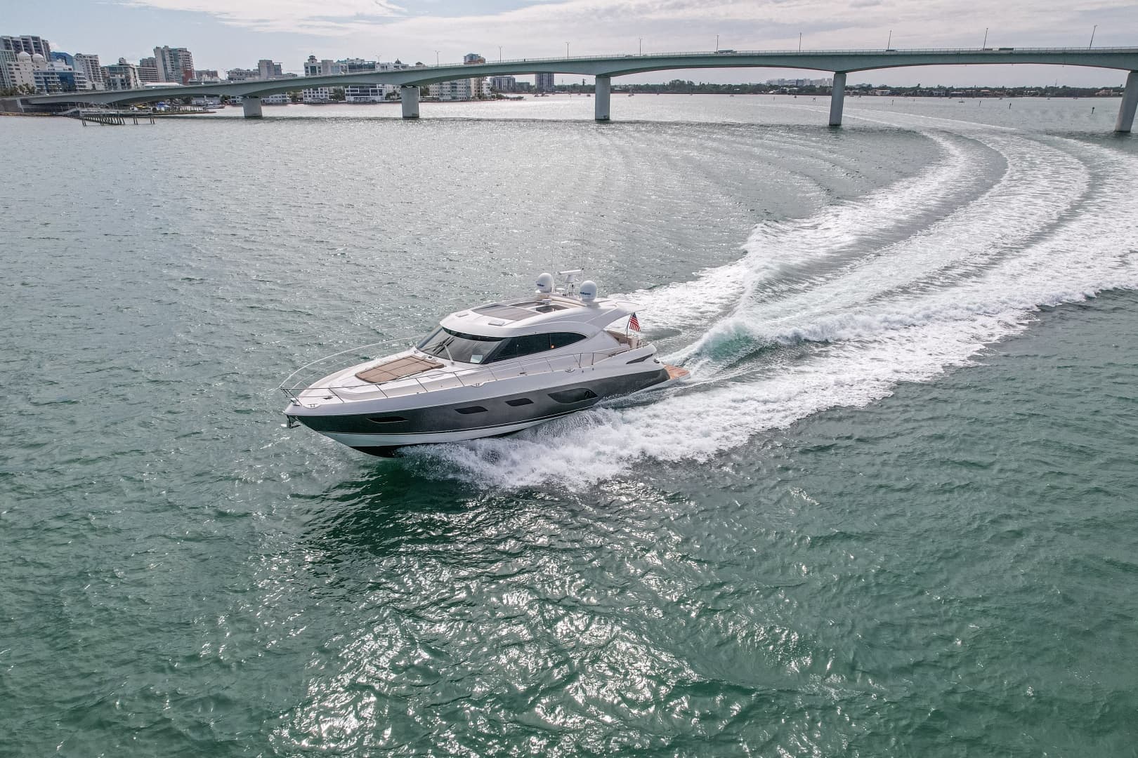 2015 Riviera 6000 Sport Yacht - Image 15