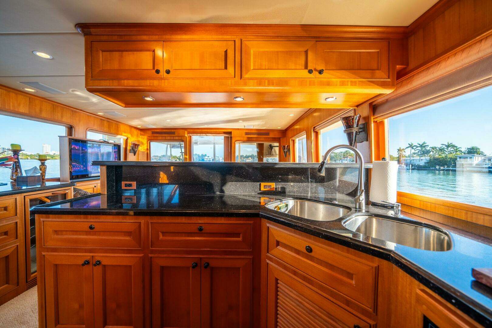2006 Offshore Yachts 72 Pilothouse - Image 29