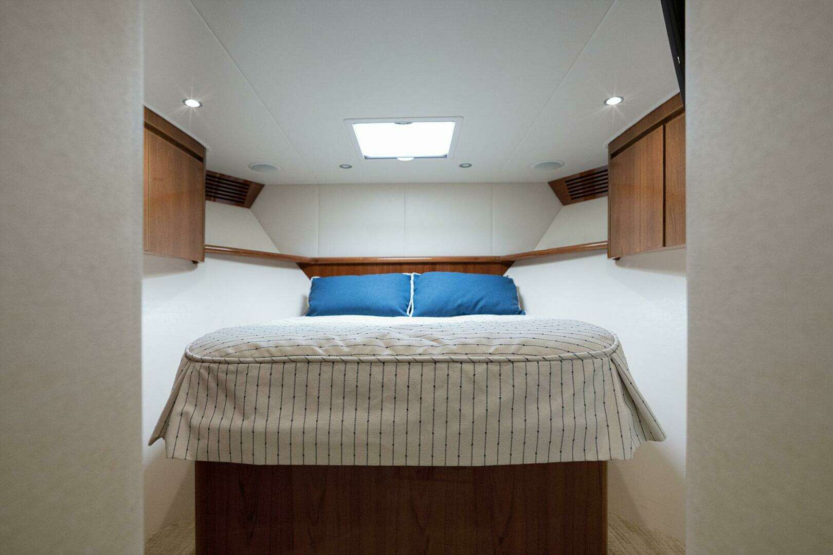 2014 Viking Viking 66 Convertible - Image 4