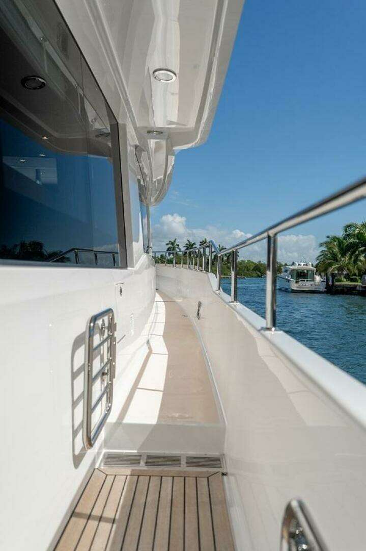 2027 Offshore Yachts — - Image 22