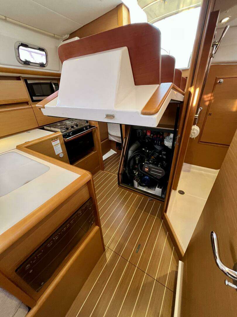 2013 Jeanneau 379 - Image 91