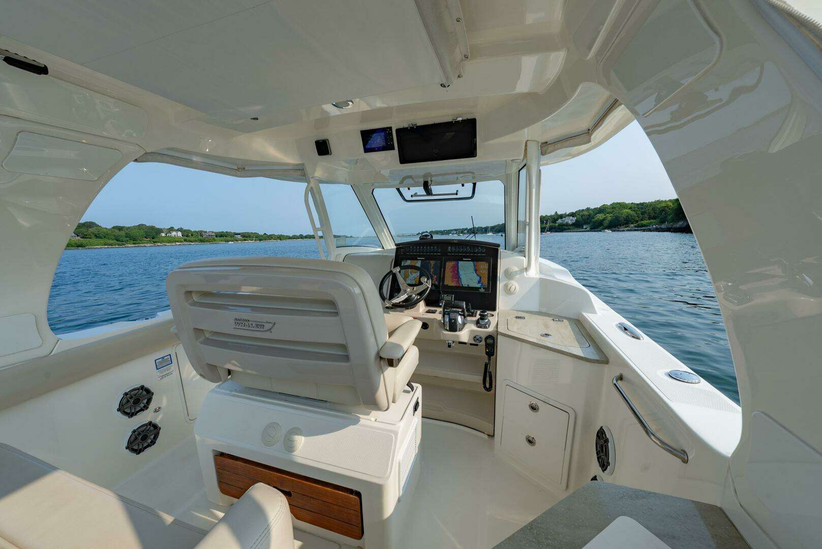 2019 Boston Whaler 350 EX Realm - Image 22