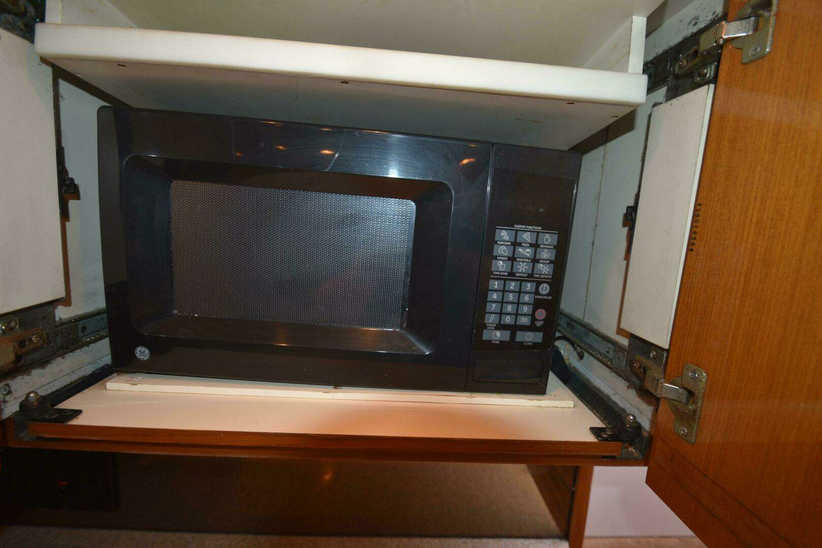 2003 Viking 45 Express - Image 29