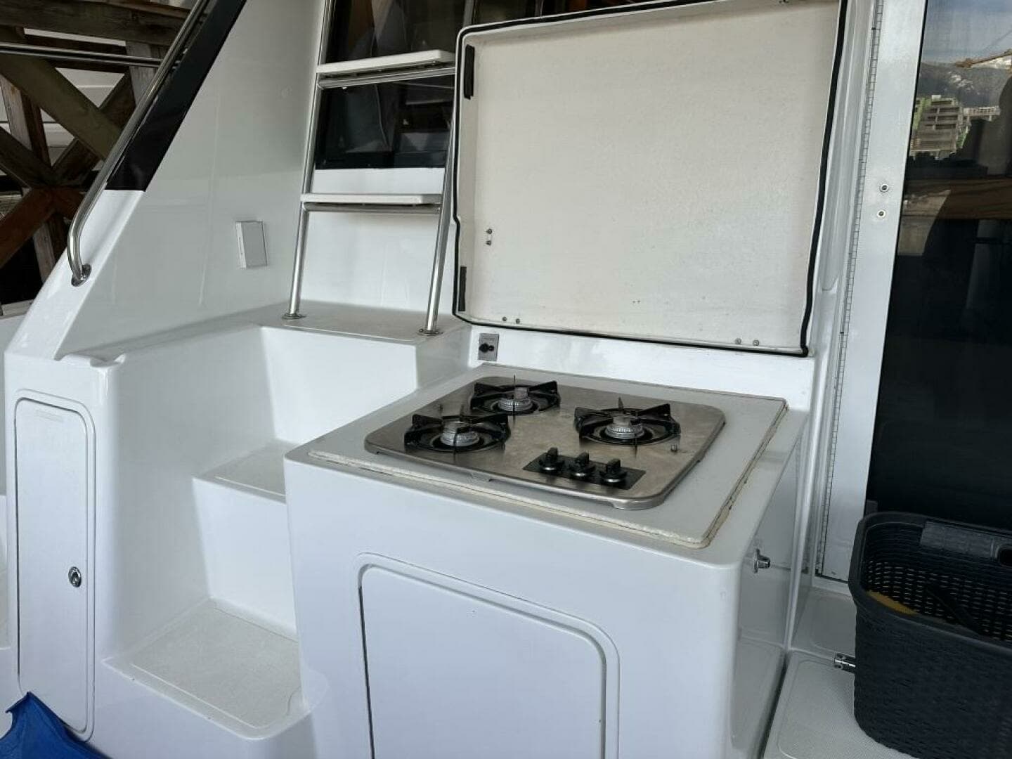 1993 West Bay Pilothouse - Image 6