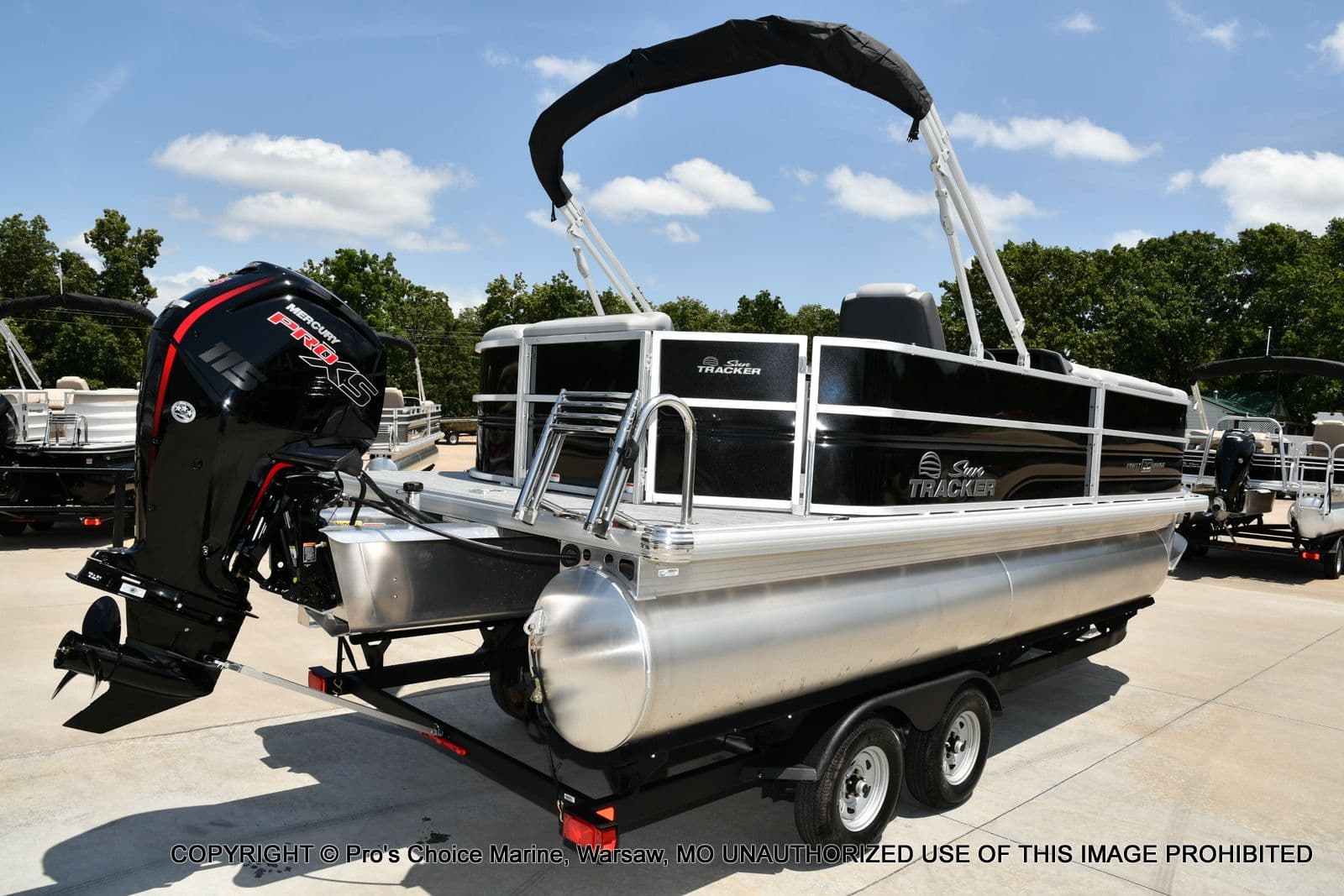 2026 Sun Tracker Party Barge 20 DLX w/115HP Pro-XS - 13