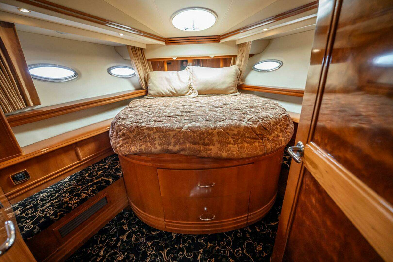 2005 Carver 56 Voyager - Image 24