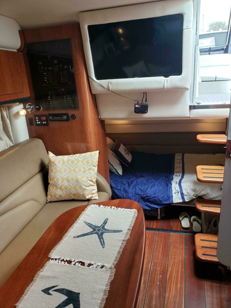 2008 Crownline 340 Cruiser - Image 11