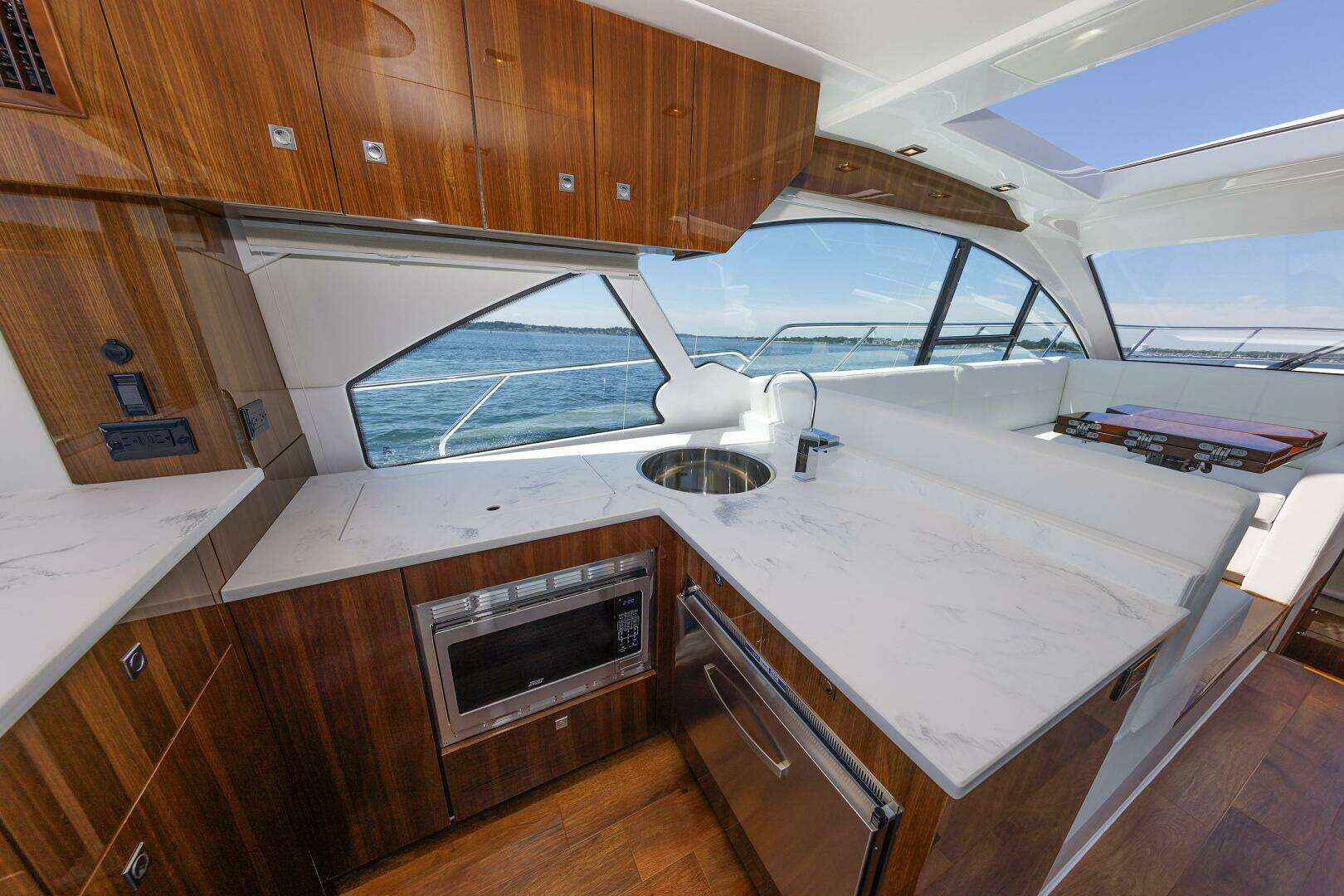 2021 Cruisers Yachts — - Image 20