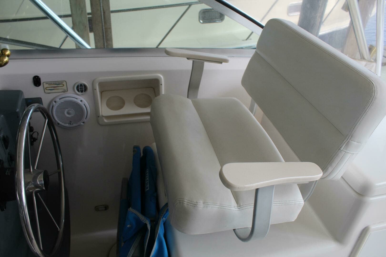 2001 Pursuit 3400 Express - Image 8