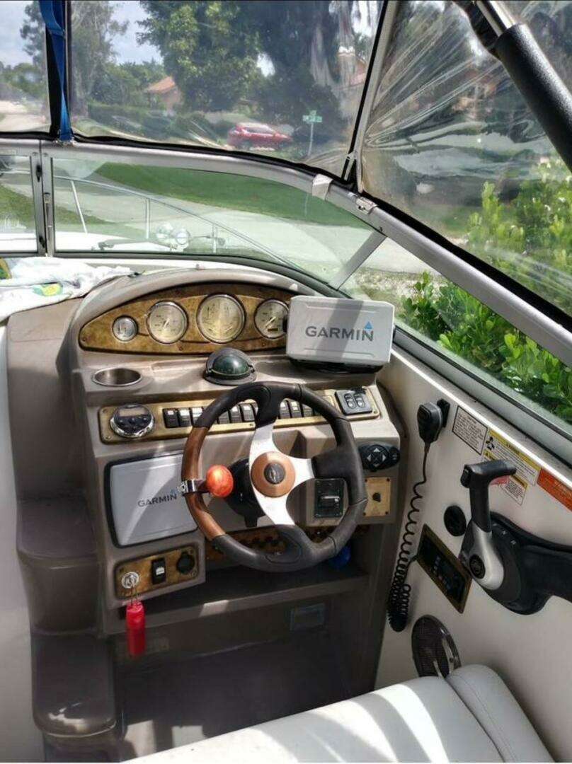 2009 Rinker 280 Express Cruiser - Image 6