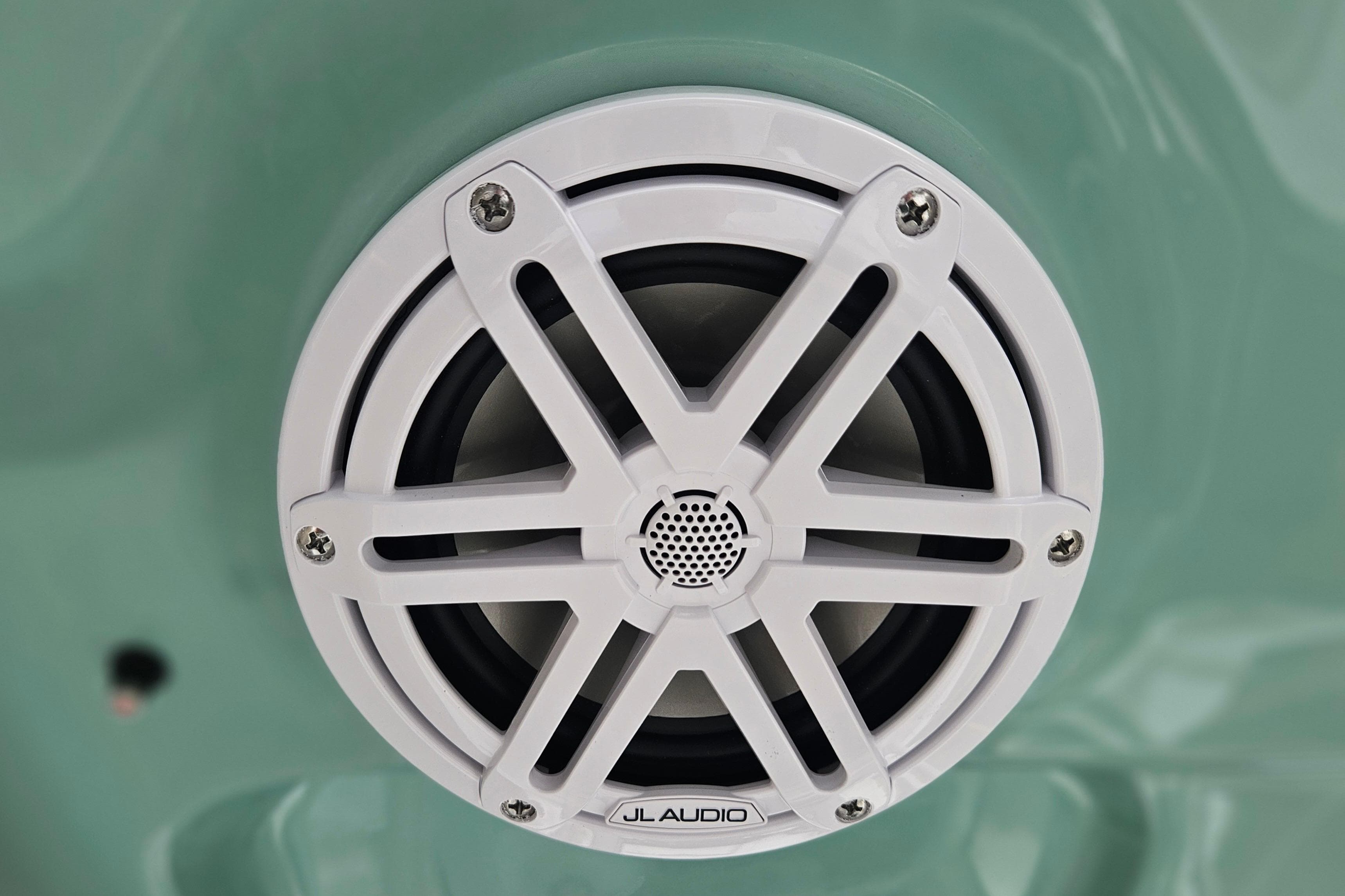 White JL Audio speaker on 2026 Sea Hunt BX 25 FS boat.