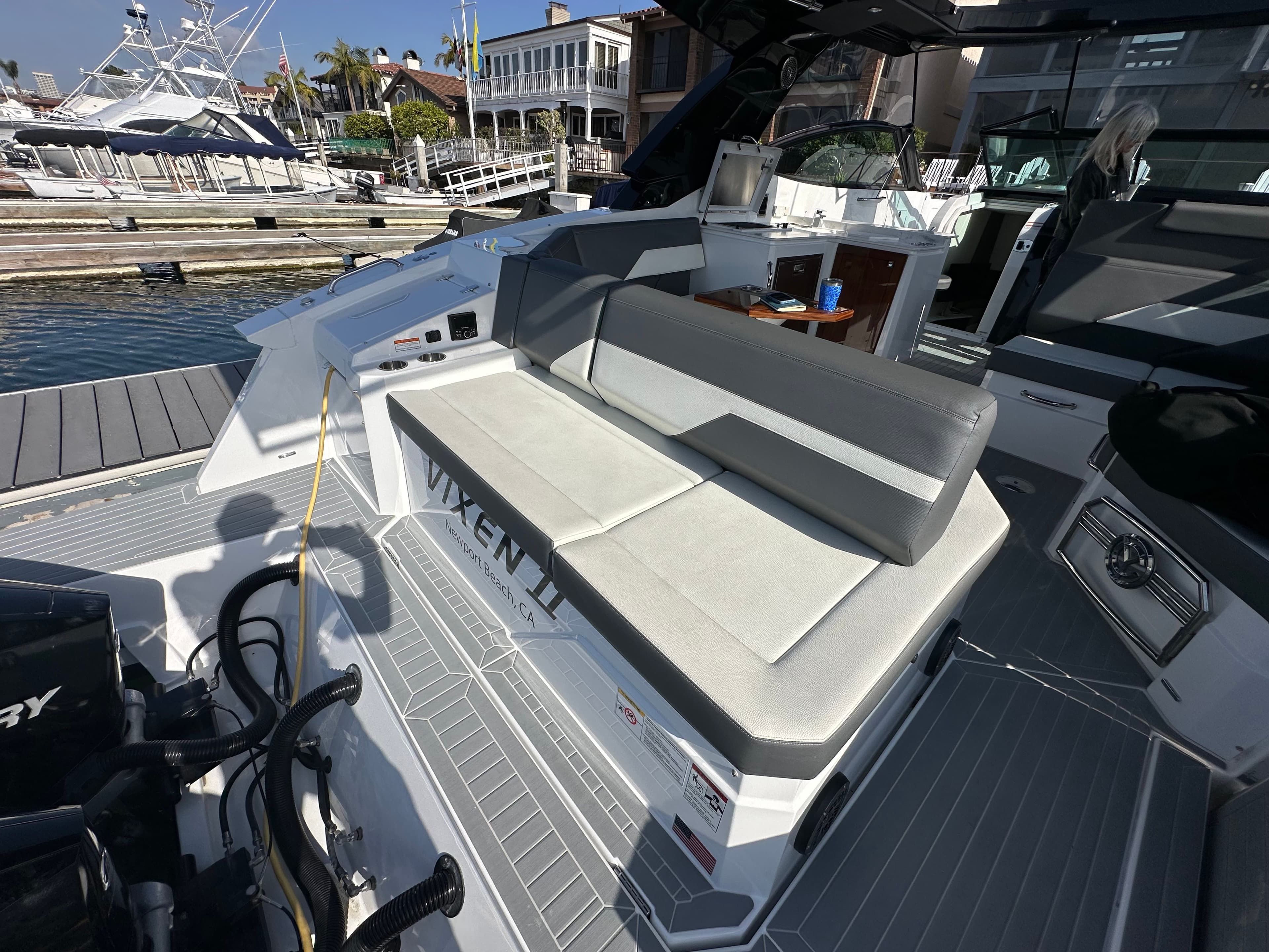 2021 Cruisers Yachts 38 GLS - 46